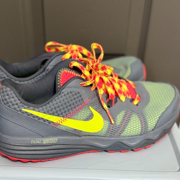 Nike Women’s Dual Fusion Trail Running Shoes Size 11 Gray/Volt/Red - Picture 4 of 7